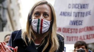 Giorgia Meloni contro M5s e Dino Giarrusso: "Far cadere Conte come sputare in faccia agli italiani? Siete imbarazzanti"