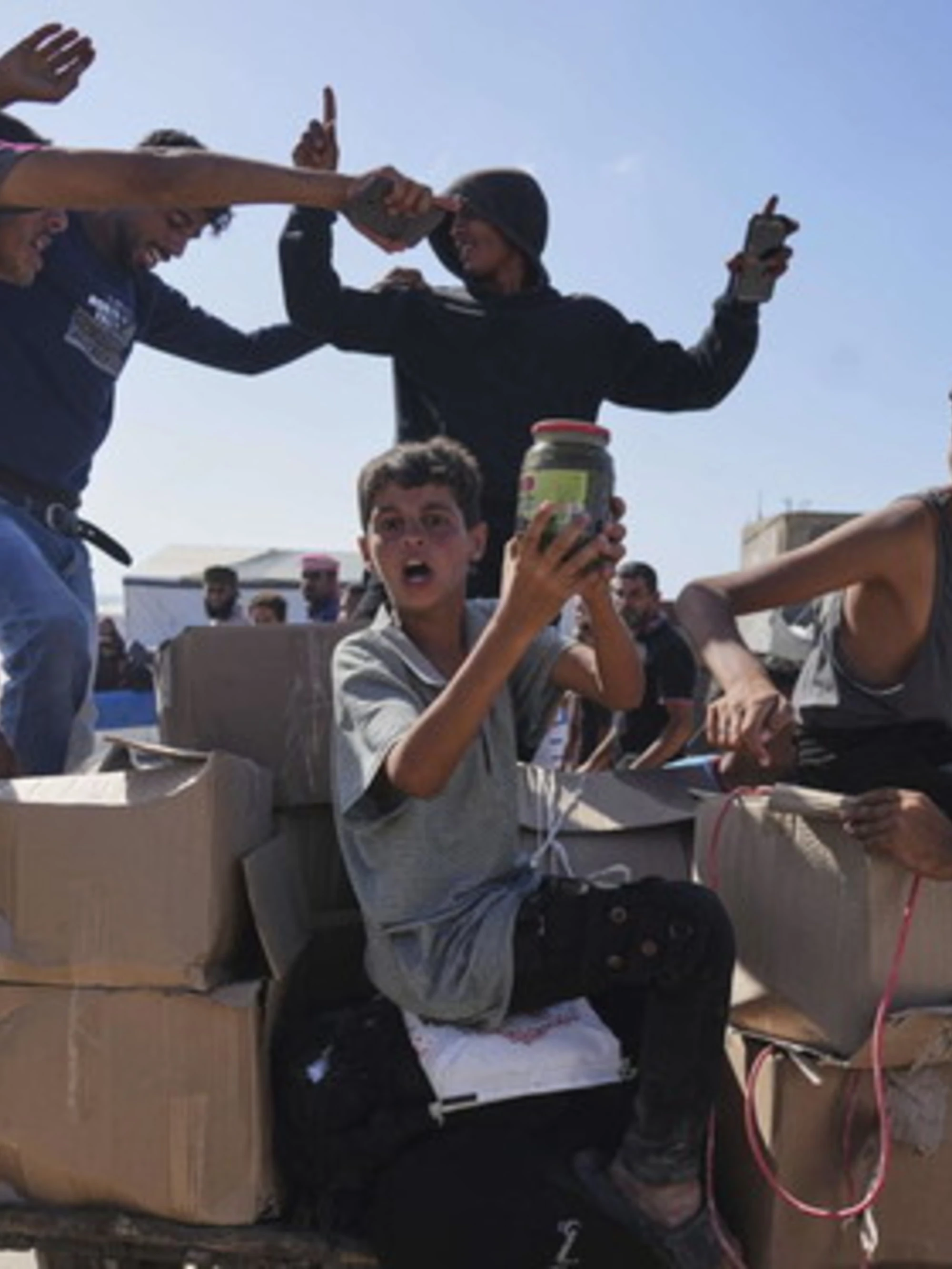 Arrivano gli aiuti a Gaza ma è caos