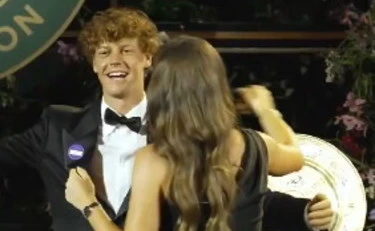Jannik Sinner, una serata pazzesca: "Niente domande, sono brillo..."
