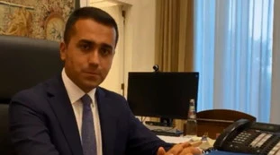 Luigi Di Maio, pioggia di insulti per il dietrofront sugli sbarchi: "In campagna elettorale le promesse erano altre, siete finiti"