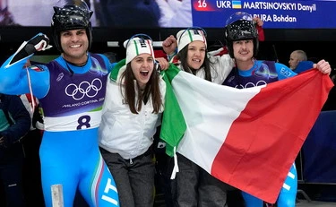 Milano-Cortina, l'Italia fa il bis nello slittino: oro nel doppio femminile e maschile