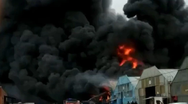 Russia, molotov contro l'ufficio arruolamento militare: ammutinamento o sabotaggio? Il rogo che terrorizza il Cremlino