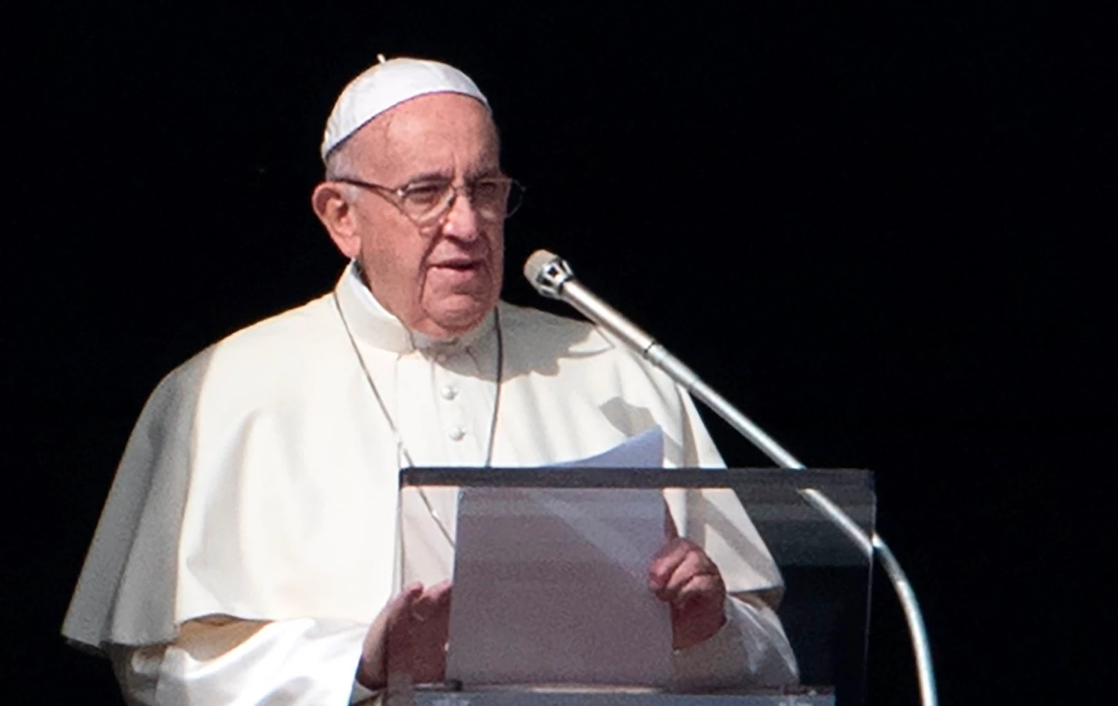 Papa Francesco, la confessione: ecco quale quotidiano legge