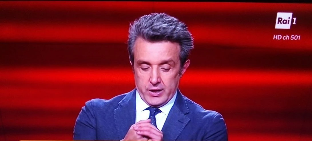 L'Eredità, Flavio Insinna commuove tutti: "Stasera la puntata comincia così", straziante saluto a Frizzi