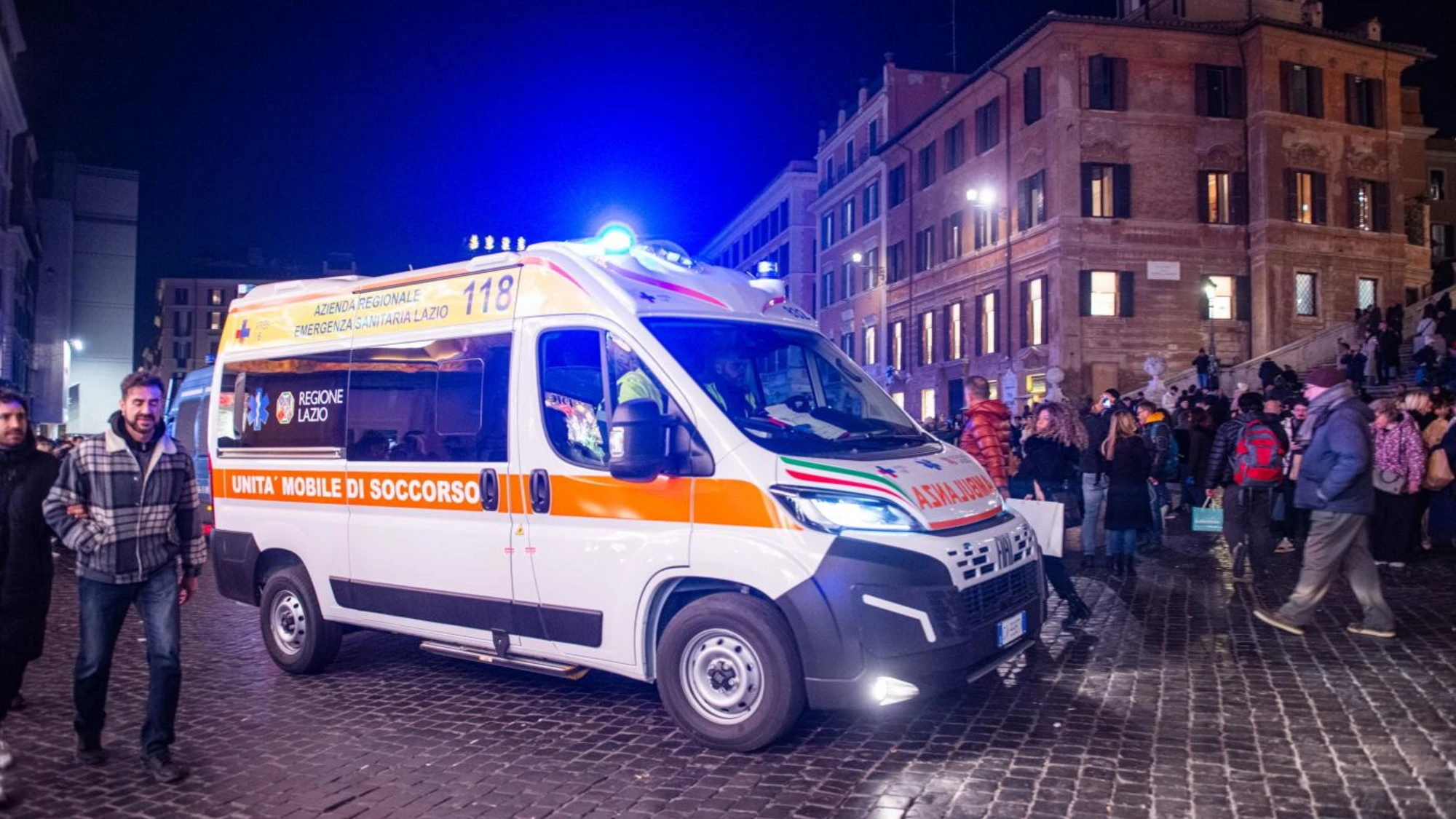 Orrore a Milano, uccide la moglie a coltellate. La figlia di 10 anni chiama il 118