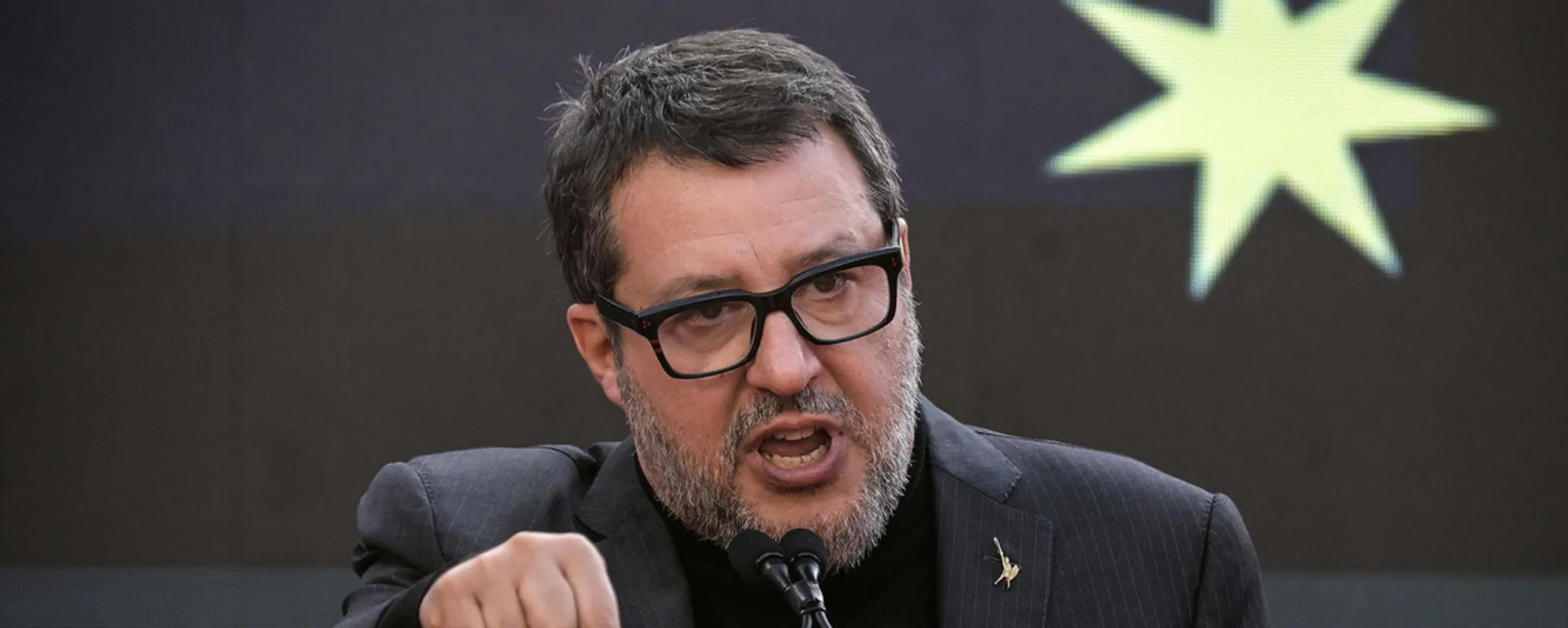 "Cosa dimentica Vannacci": Salvini picchia duro sul generale <span style="color: rgb(153, 0, 0);">Video</span>