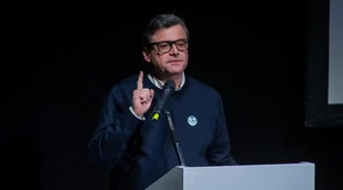 Calenda insulta La Russa e Meloni: "Uno meno fascio no?"