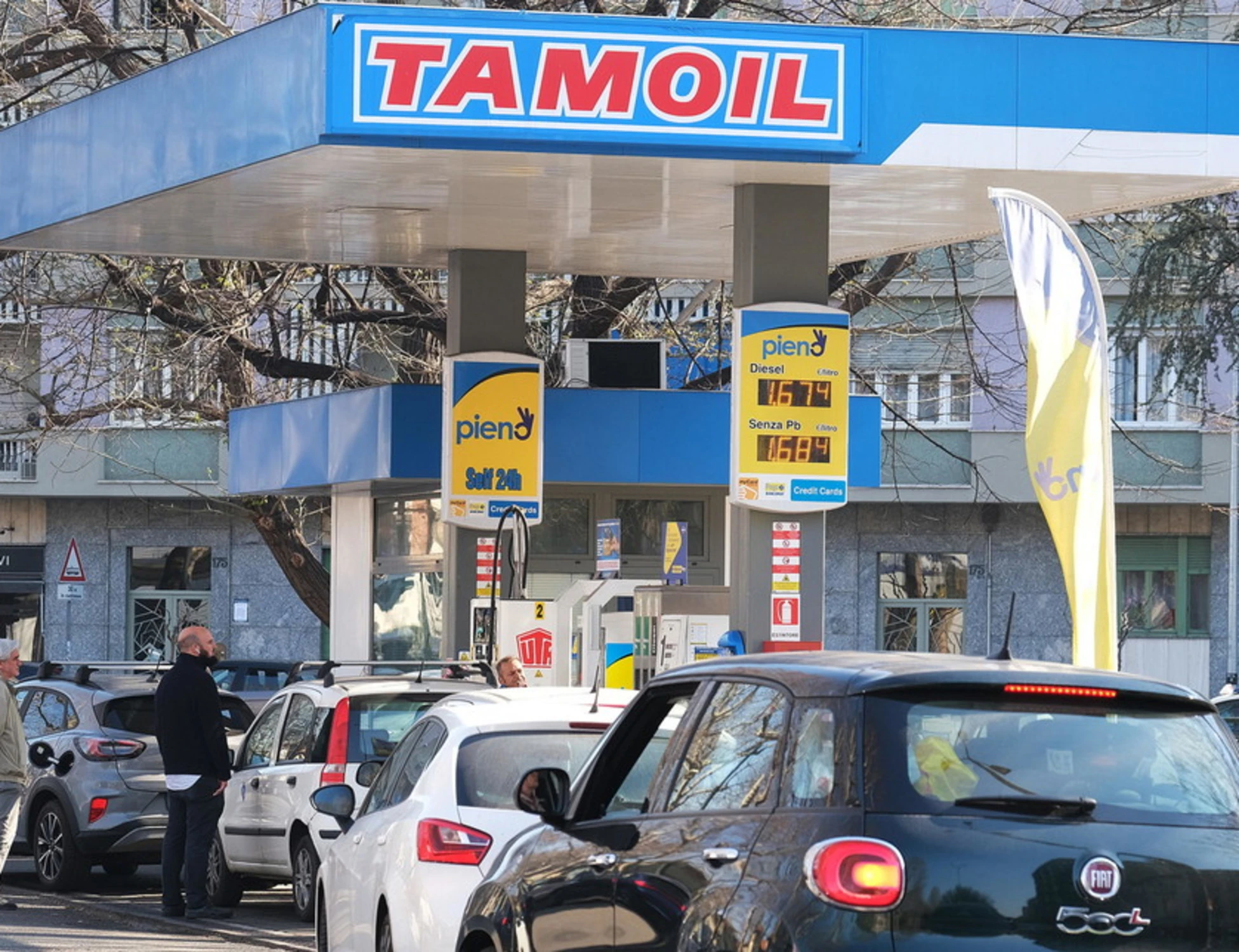 Carburanti, anche Tamoil taglia i prezzi: dove trovare tutte le stazioni