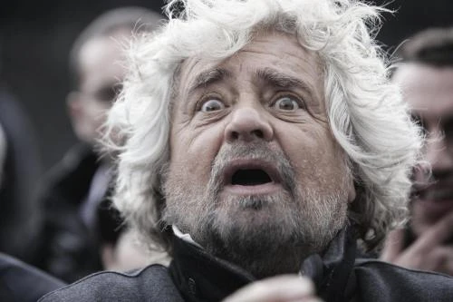 Grillo seppellisce il 25 aprile: &quot;E&apos; morto con l&apos;inciucio e con l&apos;informazione corrotta&quot;