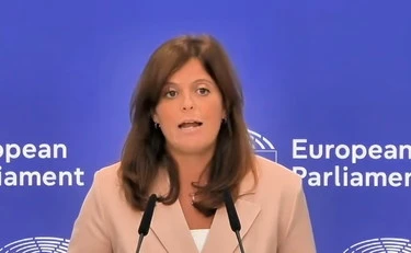 Ilaria Salis išče glasove za rešitev, Schlein kritizira Meloni zaradi flotile, Magi obtožuje Meloni zarote