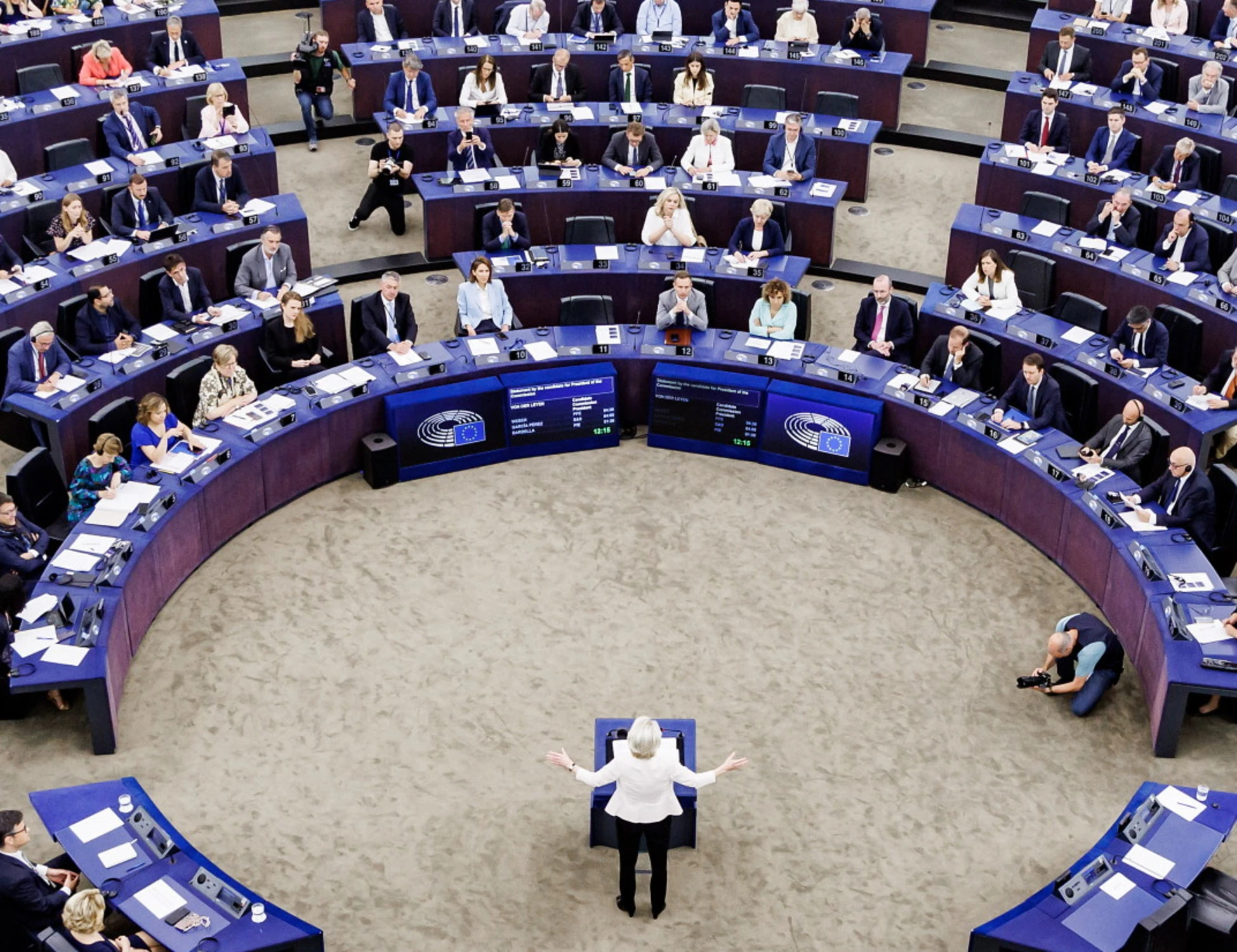 Ue, il dossier choc: "Italia paese contaminato". La denuncia di FdI, censura rossa