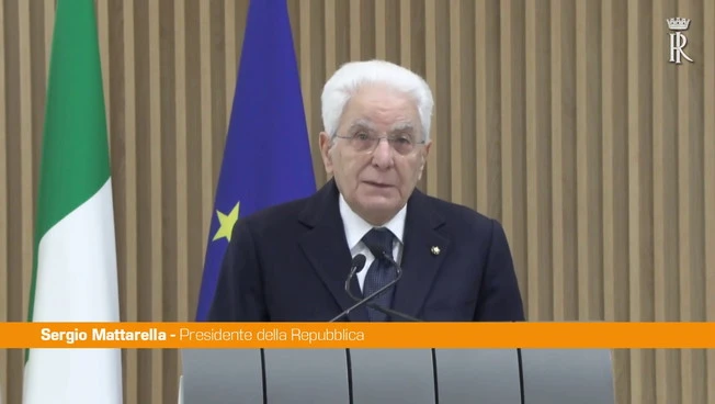 Mattarella "In Ucraina aberrante aggressione russa per ridefinire i confini"