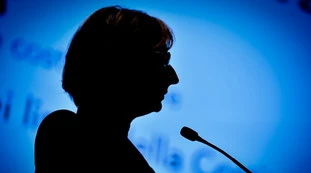 Matteo Renzi, "grillini subito innamorati". Retroscena clamoroso: la donna premier che farà scordare Conte al M5s