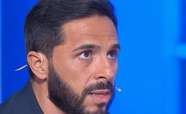 C'è posta per te, Roberto mette le corna a Valentina? Umiliato in studio