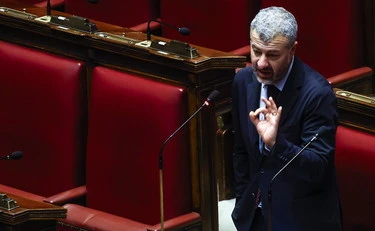 Giorgia Meloni e il fascismo, Arturo Scotto delira: "Momento Vannacci iniziato. O forse..."