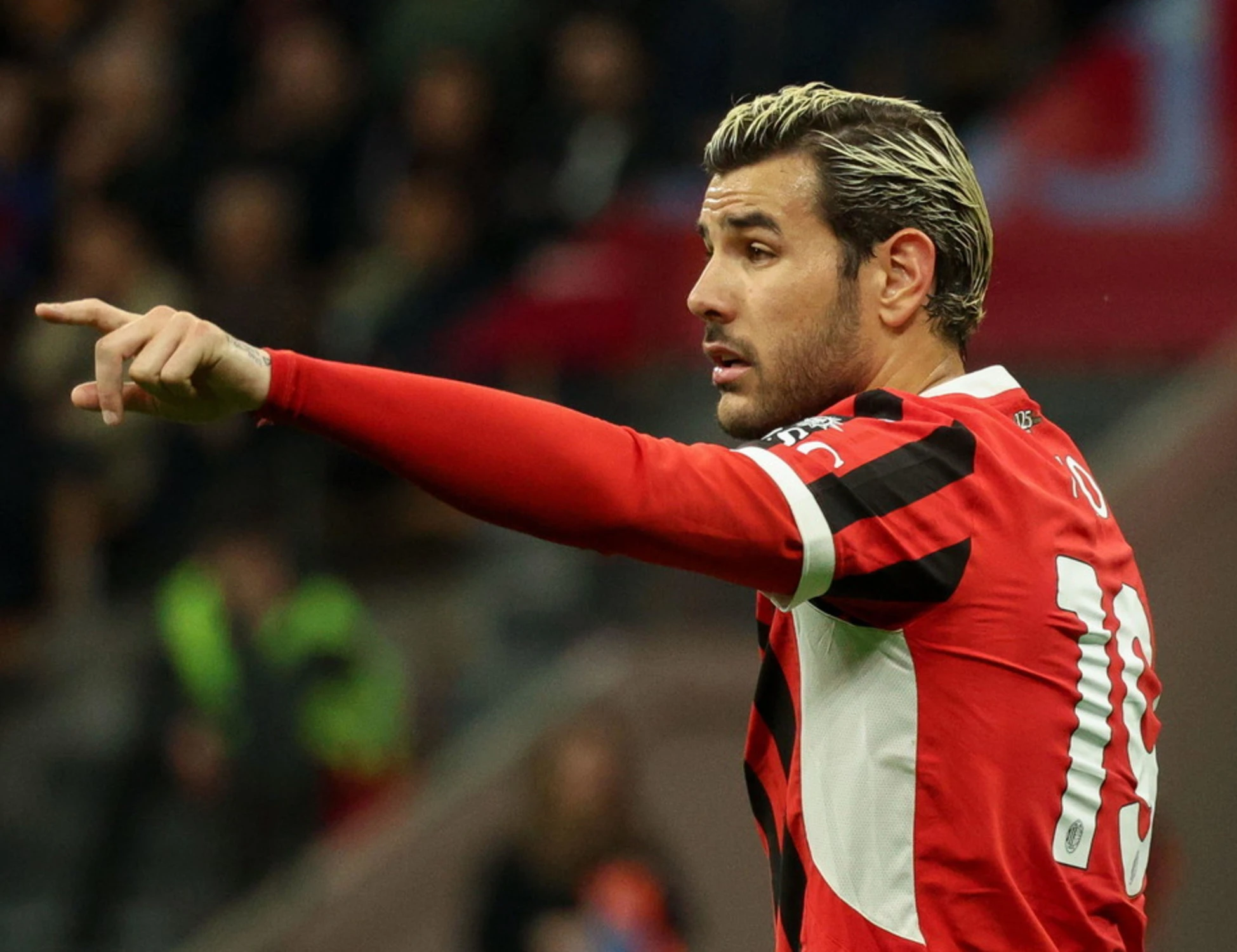 Milan, Allegri "caccia" Theo Hernandez: indiscrezioni-choc