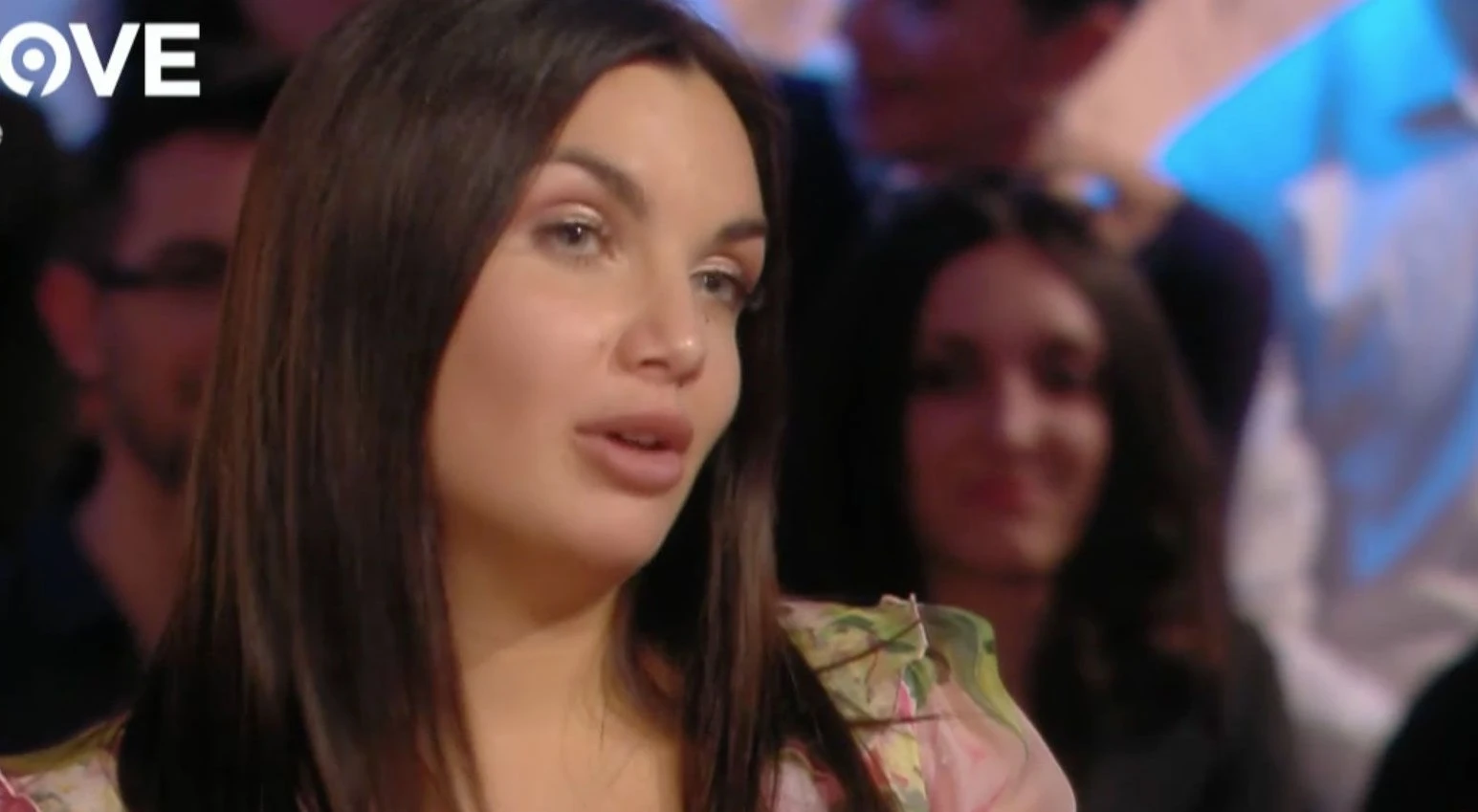 Elettra Lamborghini e il coronavirus, la battuta al vetriolo: "Vi sco***e mezza discoteca e poi avete paura?"