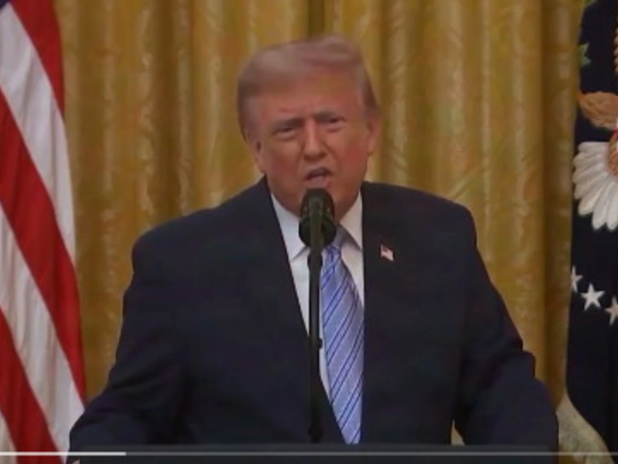 Trump accusa la Cina: "La più grande violazione del sistema elettorale di sempre. Siamo indifendibili"