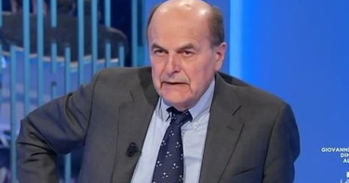 Pierluigi Bersani, delirio a Otto e Mezzo: "La destra è come i pedalò"