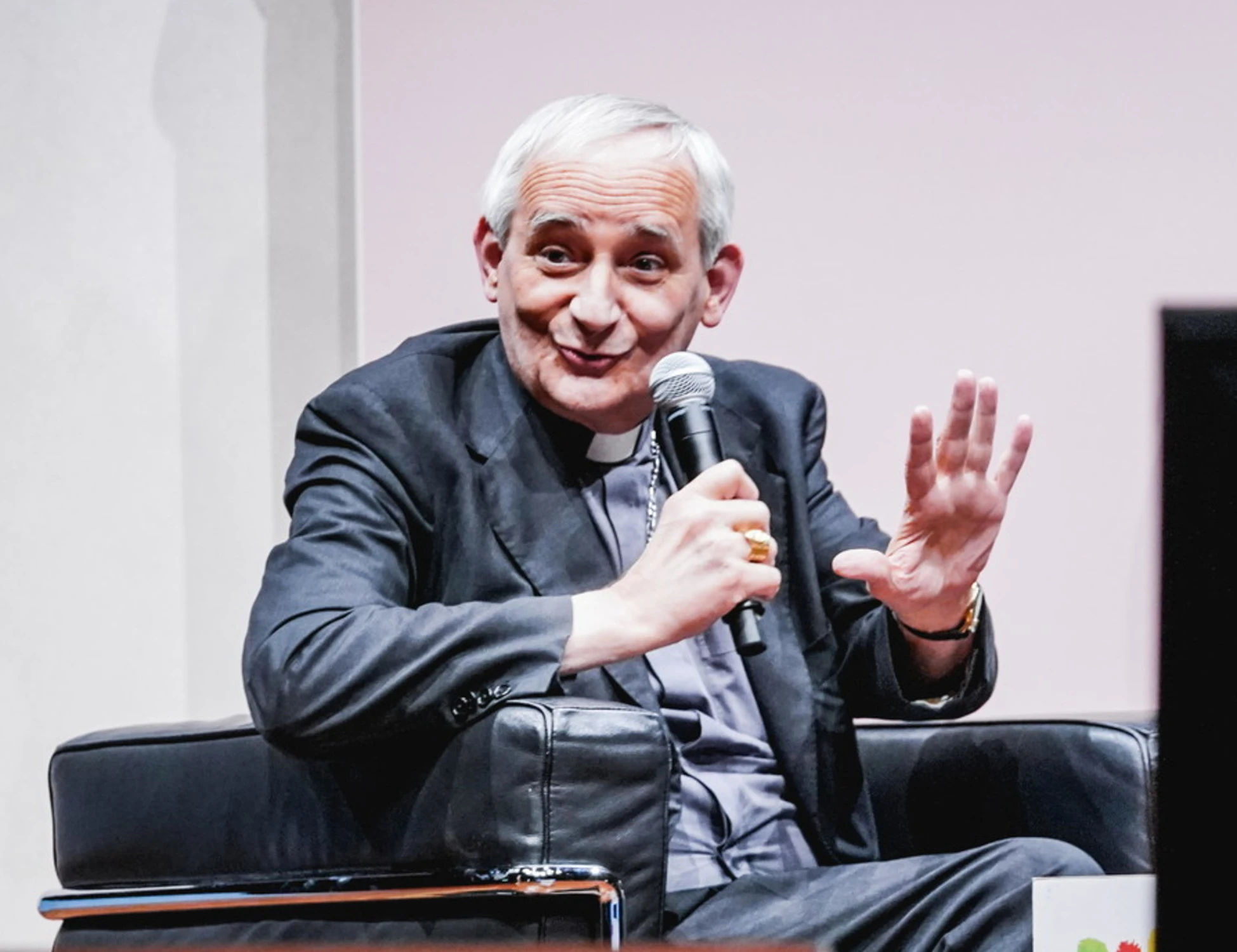 Cardinale Zuppi alla festa di Repubblica: bordate contro Leone XIV