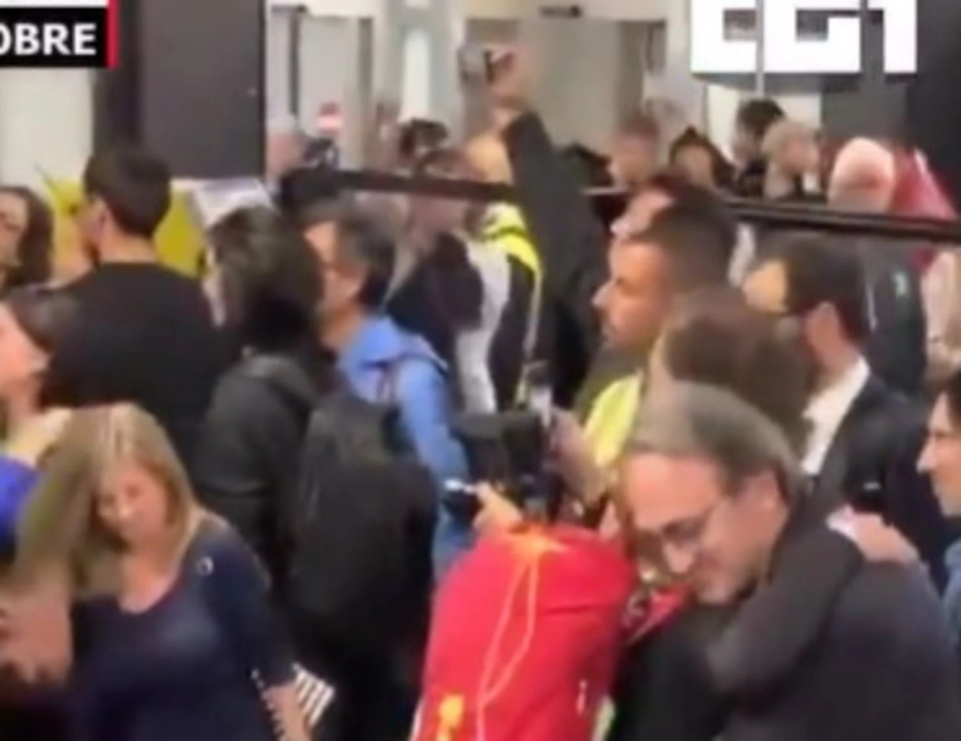 Flotilla, Benedetta Scuderi atterra a Fiumicino con la kefiah: "Molte violazioni"