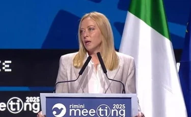 Meloni, al Meeting di Rimini sfida i giudici: "Nessuno ci impedirà di farlo"