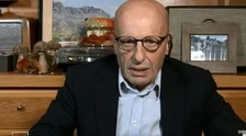 Alessandro Sallusti e il pensionato multato di 400 euro perché leggeva il giornale su una panchina: "Basta sceriffi stupidi"