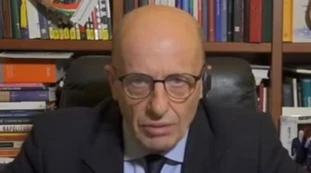 Alessandro Sallusti contro Luigi Di Maio: "Tutti a lavorare nei campi. Chi non vuole faticare si arrangi"