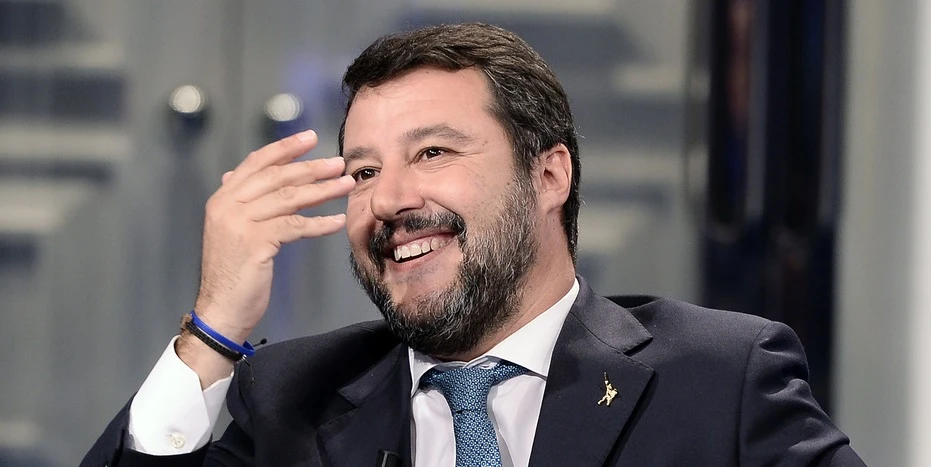 Sondaggio Agorà tra gli elettori M5s: meglio l'alleanza con la Lega o col Pd? Salvini se la ride