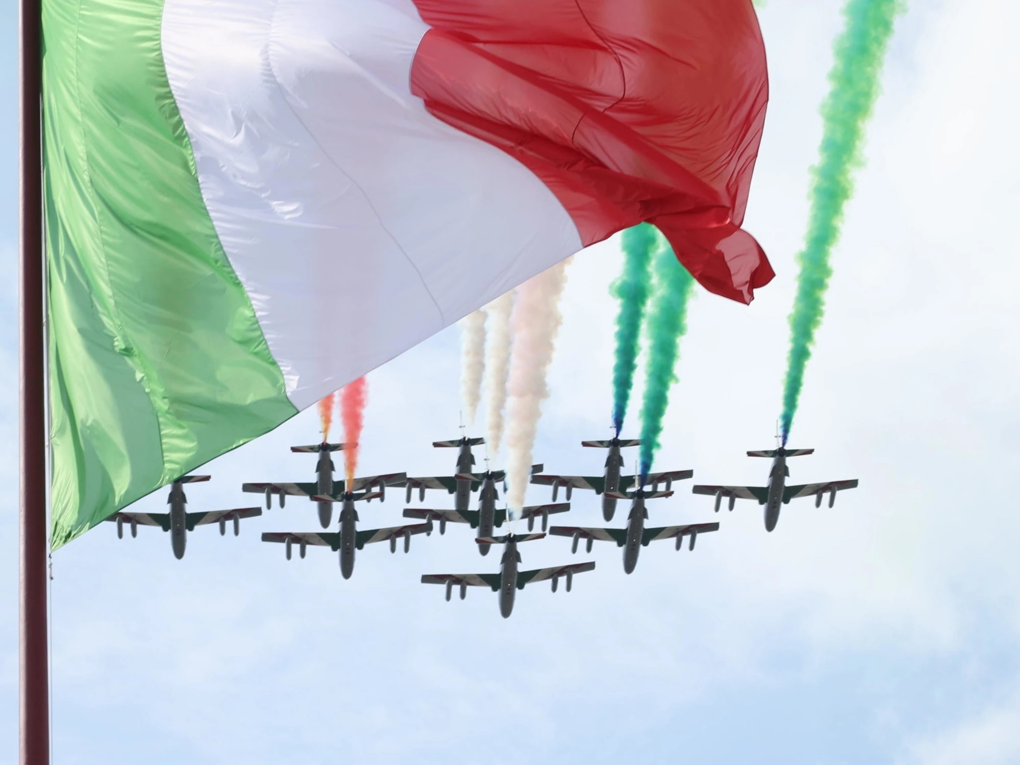 Le bugie della sinistra e il nuovo sogno che meritano gli italiani