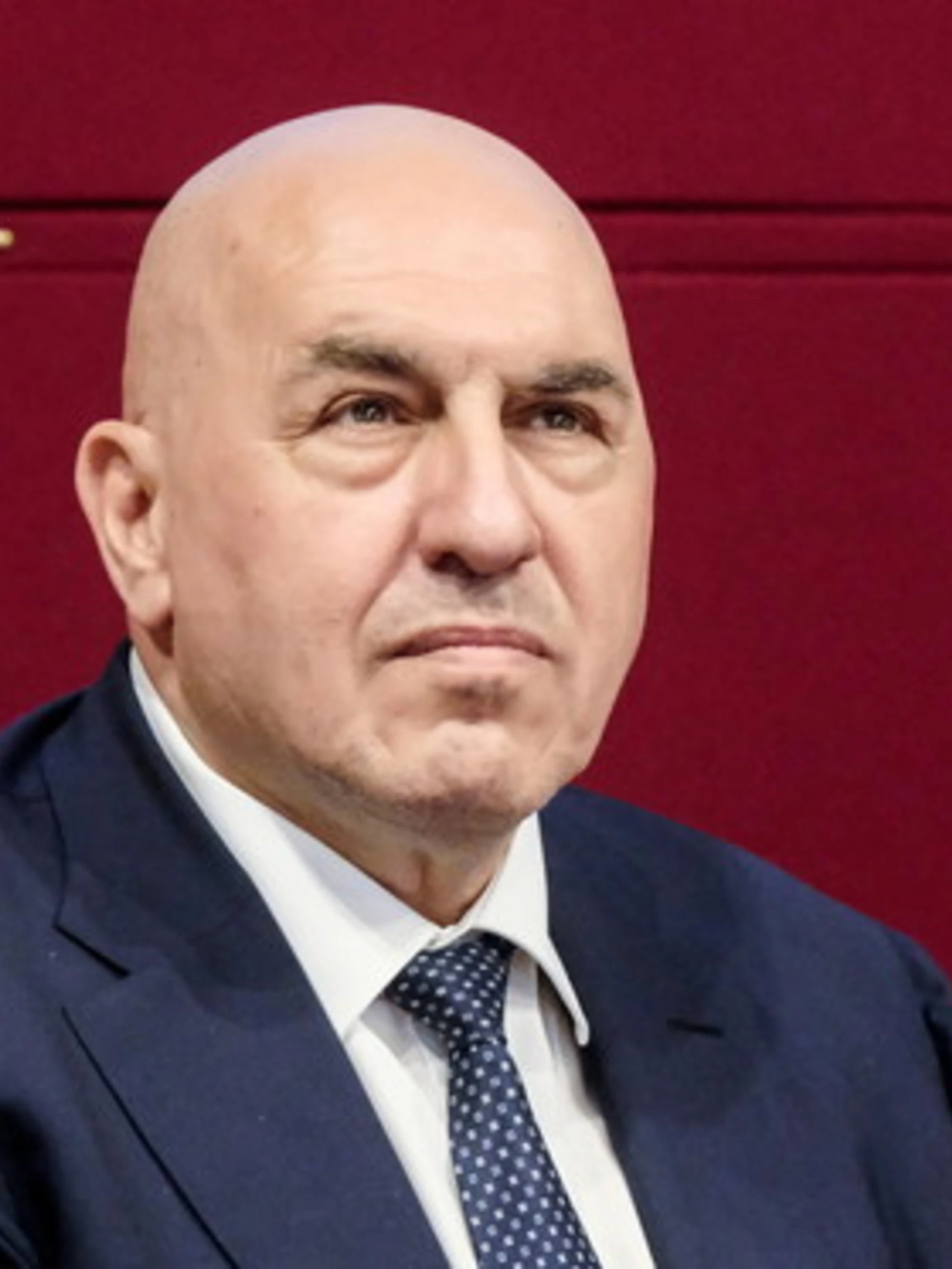 L’opposizione trasforma Crosetto in un pro-Pal
