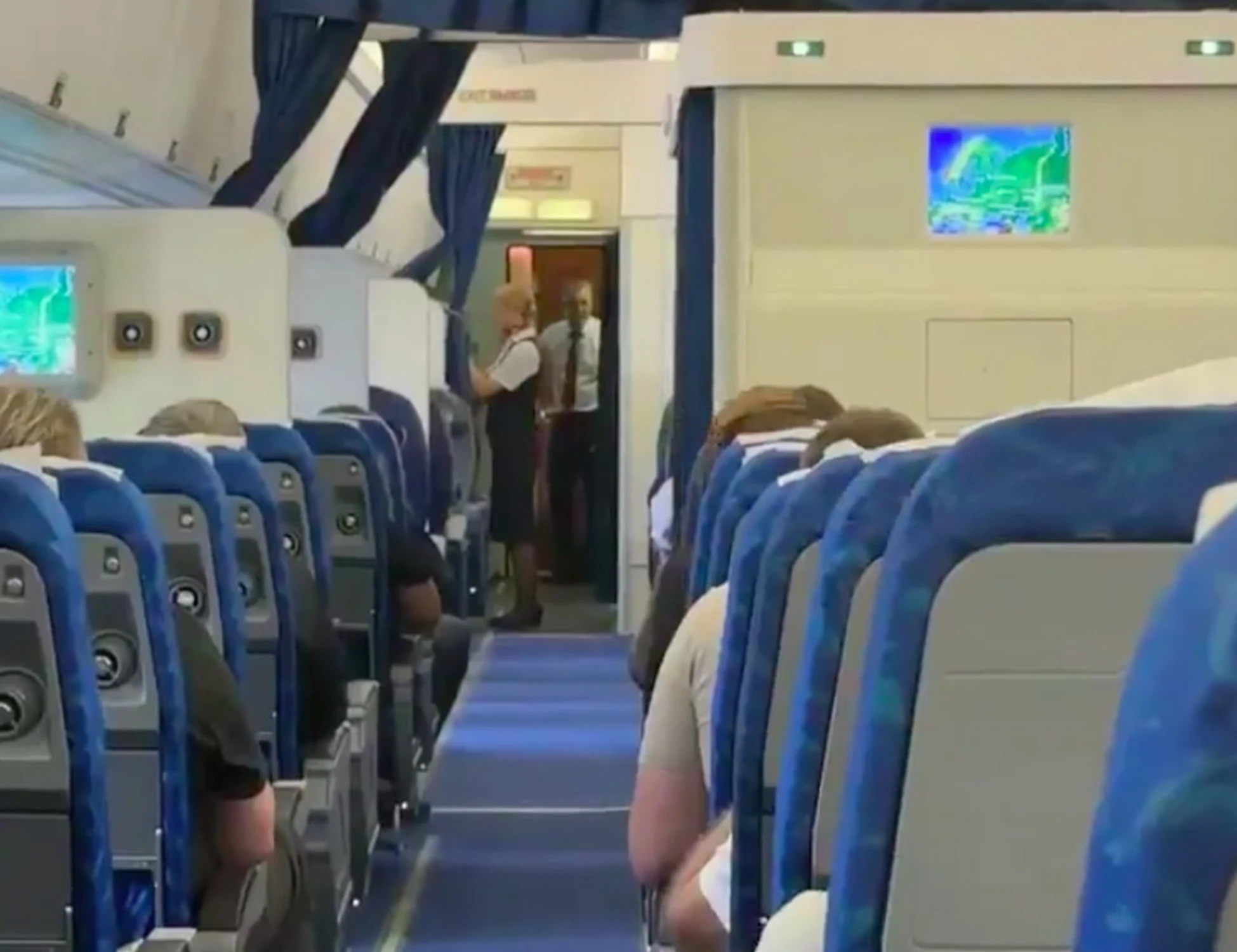 Alaska, cosa è stato servito in volo ai giornalisti russi: sfregio a Kiev?