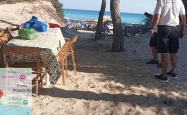 Porto Cesareo, la foto-scandalo dell'estate: "Ristorante nell'area protetta"