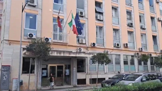 https://media.liberoquotidiano.it/SgW6fPG6GdbrEMrtXHvvzGDrM_XqPWnBwRUsD3RVrLs/width:800/quality:90/aW1hZ2VzLzIwMjUvMDkvMTcvMTcwNTMyNzgzLWZhZGI0NjIyLTNhNDEtNGFkMi05MWY3LTE3ODA3MDg1YTY0OS5qcGc.webp