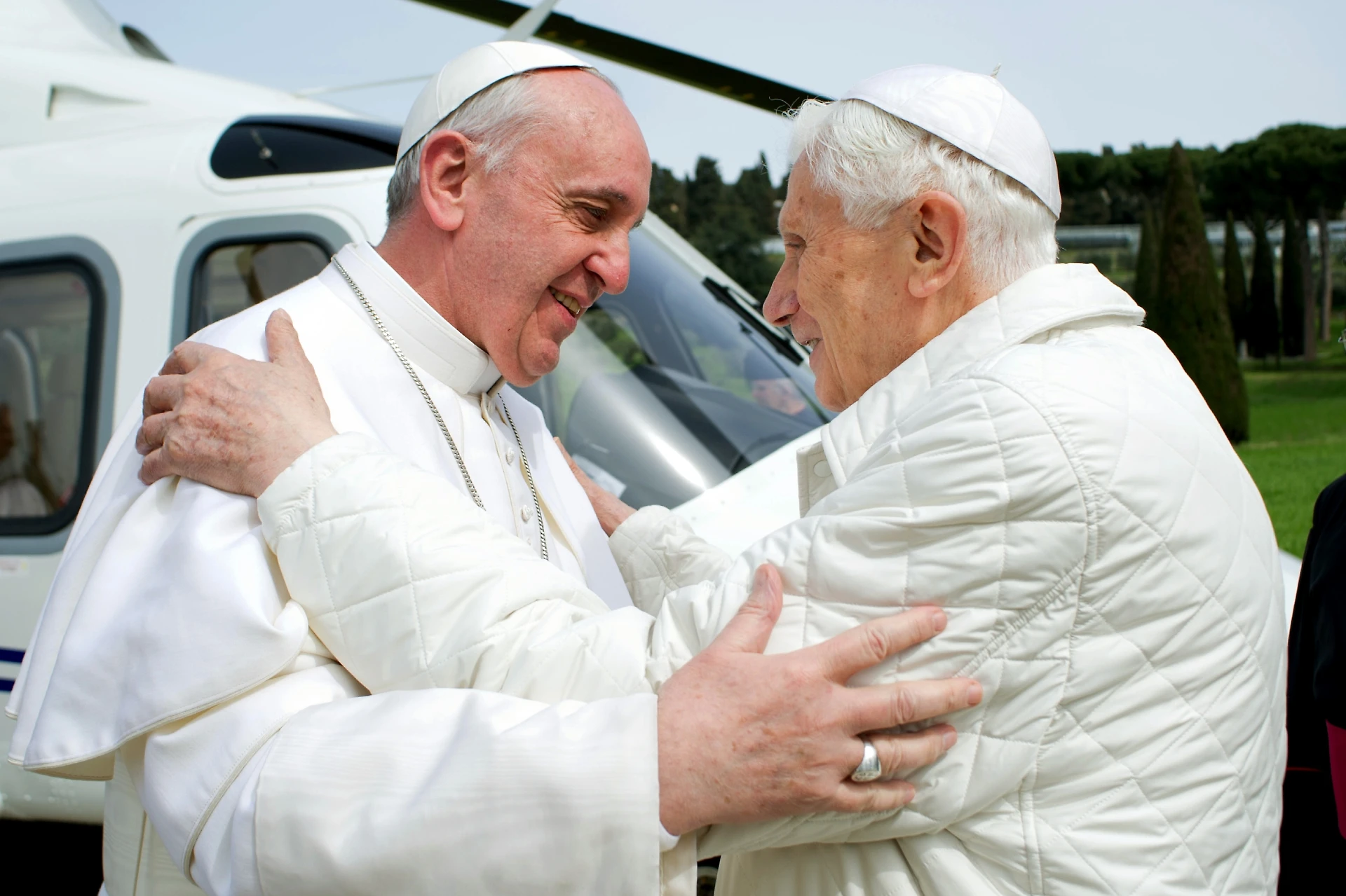 Antonio Socci: "Documenti che scottano in Vaticano. Cosa fa papa Ratzinger, boccia le riforme di Bergoglio"