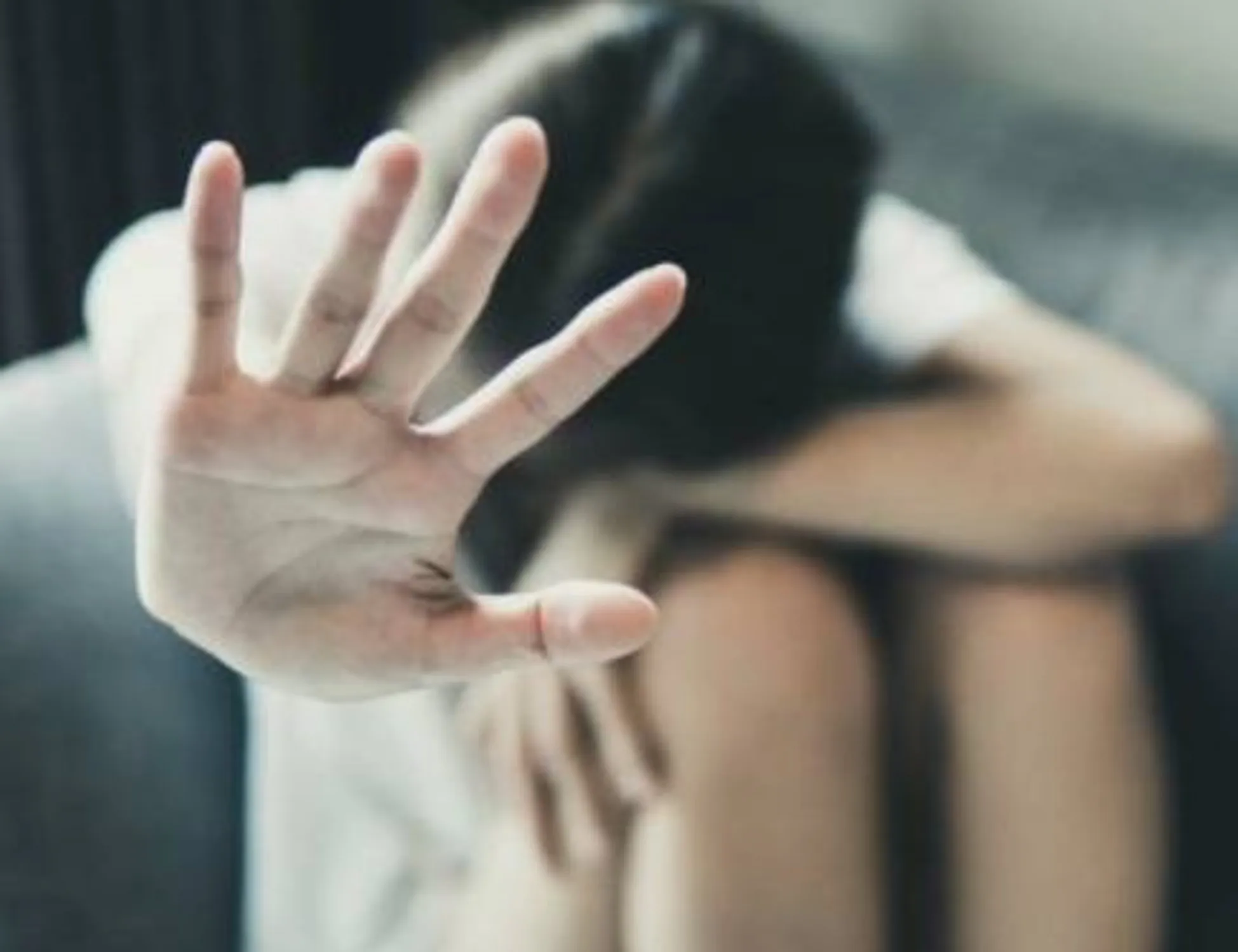 Pavia, picchia e sequestra una donna per 24 ore: arrestato un marocchino