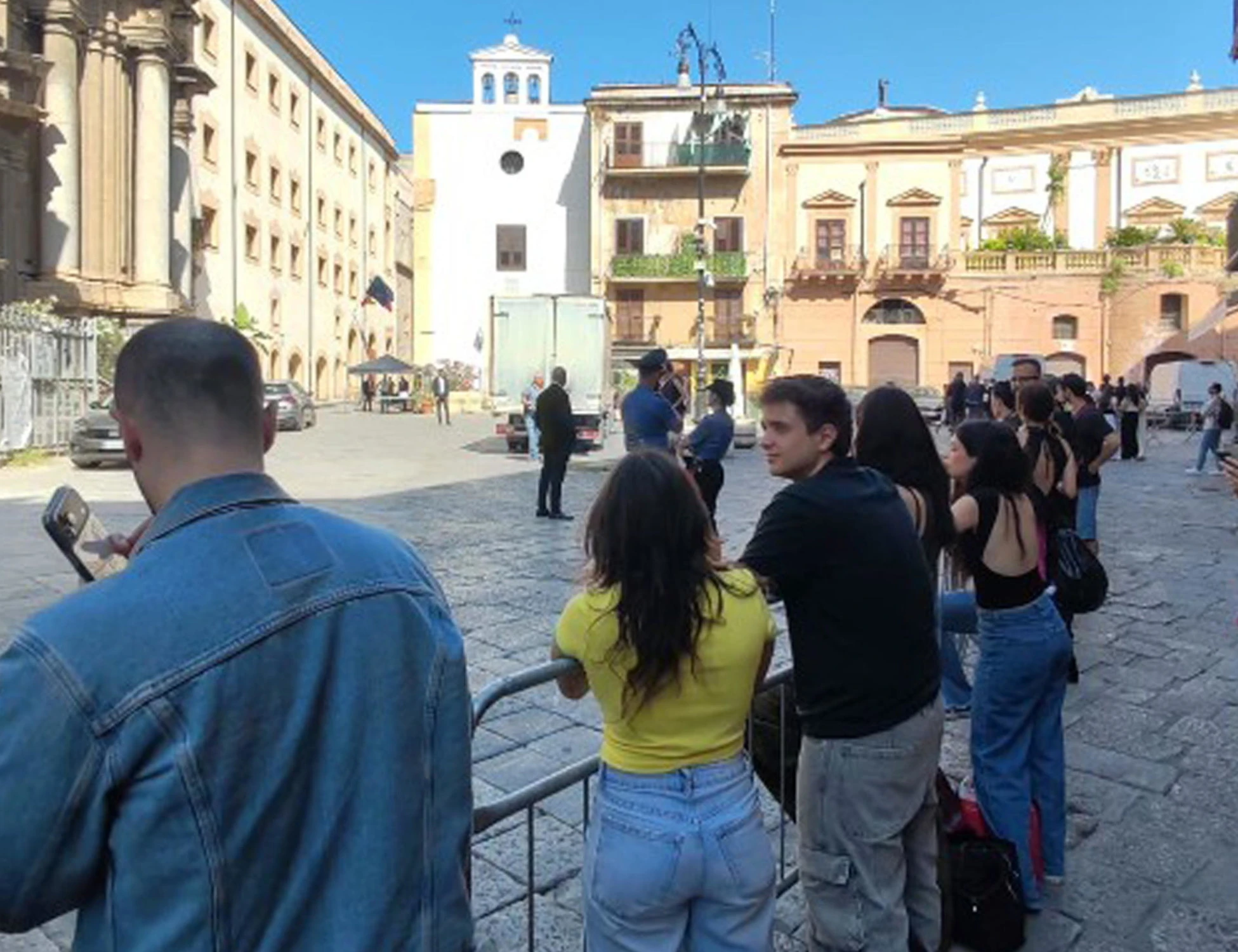 Dua Lipa, matrimonio a Palermo? E i giornali inglesi infangano la Sicilia: "Covo della mafia"
