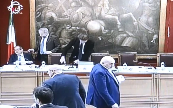 Giovanni Tria, lite con Renato Brunetta sullo spread? Claudio Borghi gli spegne il microfono: mai visto prima