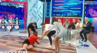 Vieni da Me, rovinosa caduta in studio: panico in diretta, il "tentativo" di Caterina Balivo