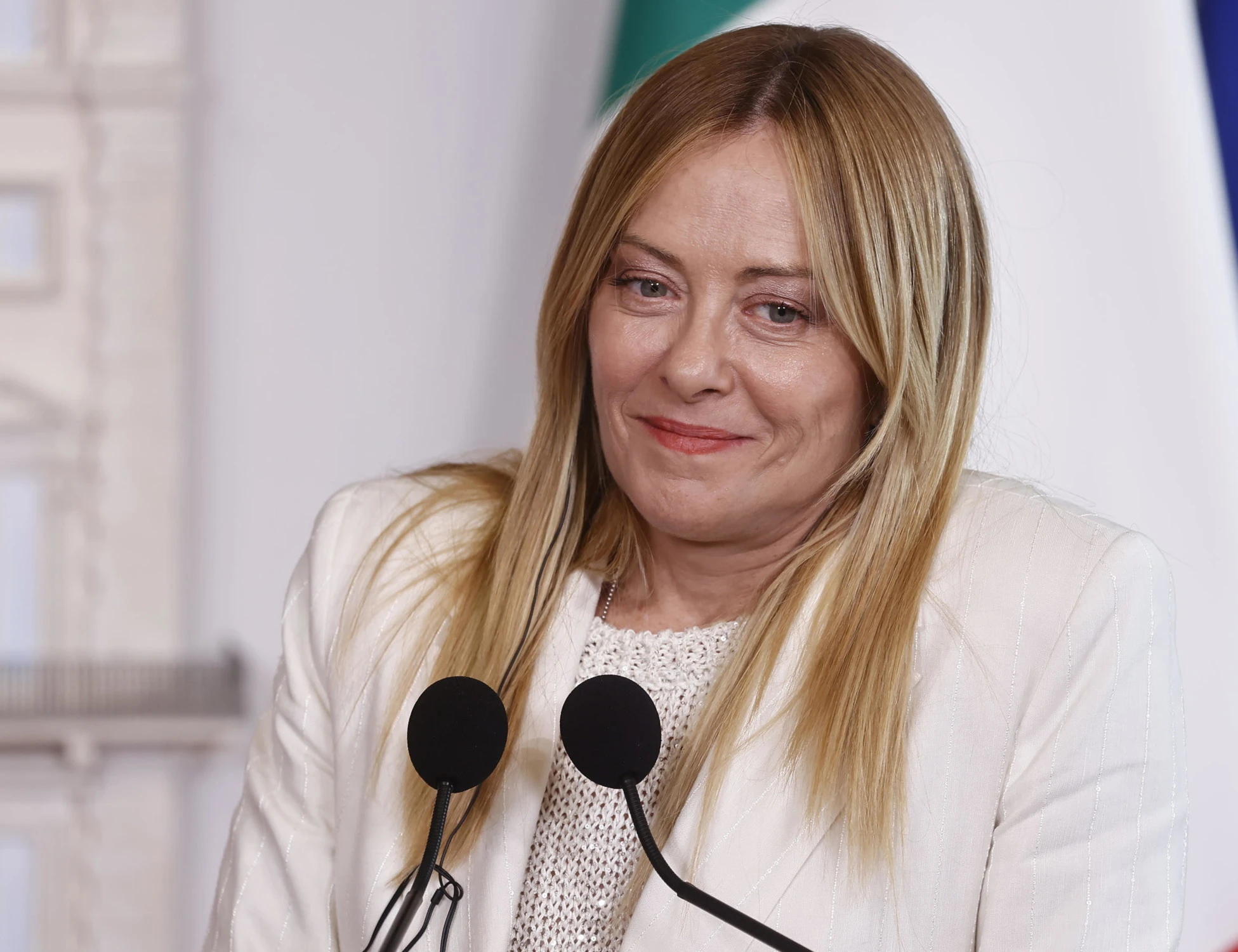 Sondaggio Noto per Porta a Porta: FdI vola, il Pd tracolla. Dove si piazza Vannacci