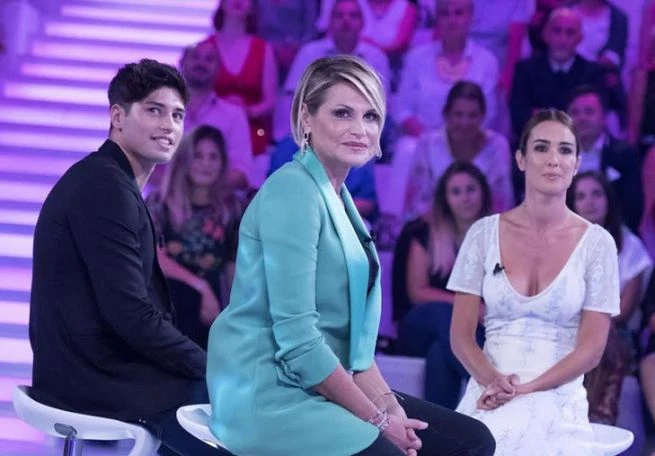 Verissimo, Niccolò Bettarini racconta: "Vedere mamma e papà piangere è stato più doloroso delle coltellate"