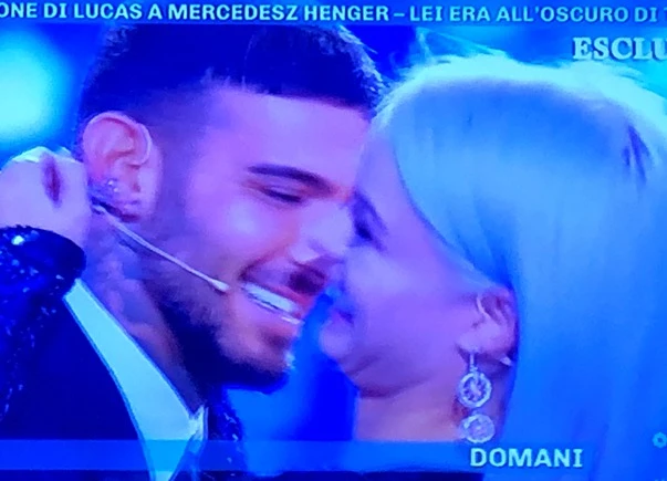 Domenica Live, Mercedesz Henger show: proposta di matrimonio in diretta tv