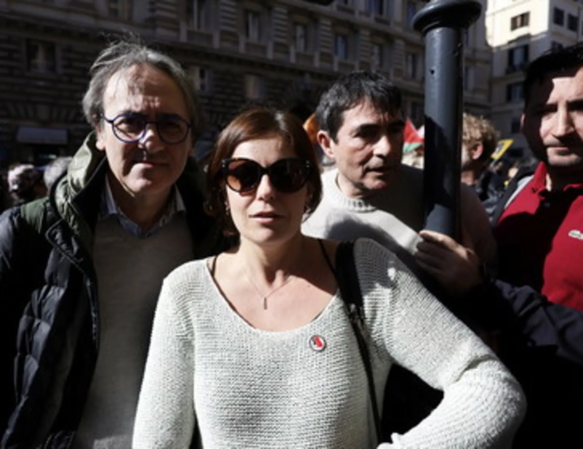 "Non sono complottista, ma...": Salis indagata, Fratoianni spara