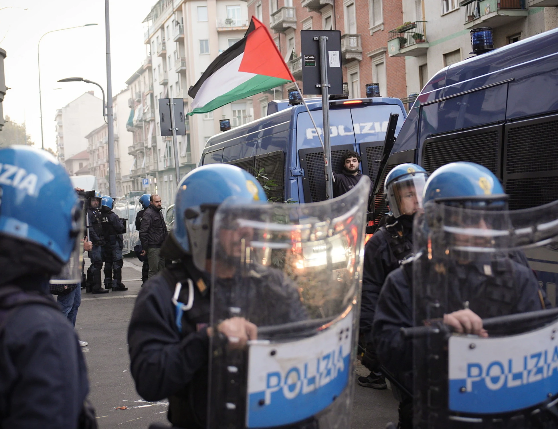 Ramy, l'assist dei pm ai maranza: se la polizia vi ferma, scappate