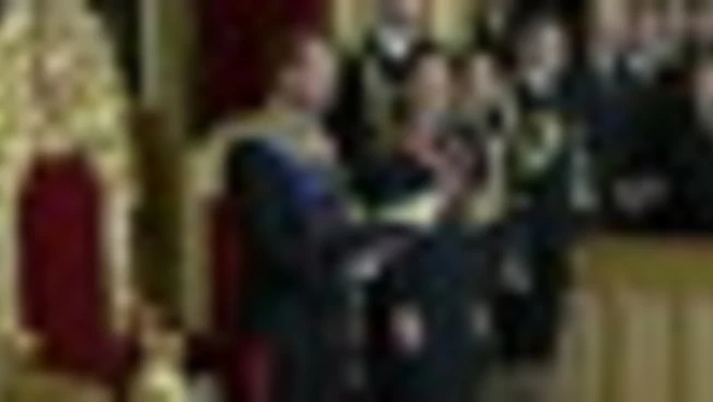 Re Haakon VIII di Norvegia presta giuramento davanti al Parlamento