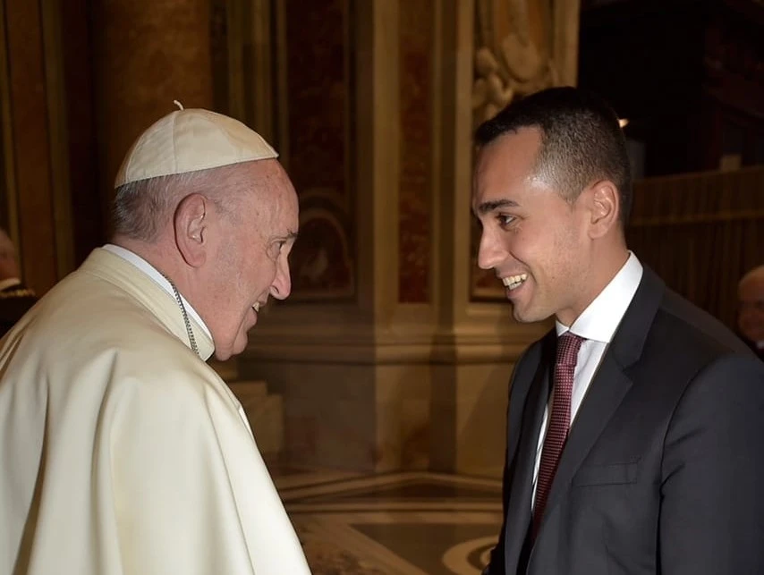 Luigi Di Maio, incontro segreto in Vaticano per "ricucire" sugli immigrati