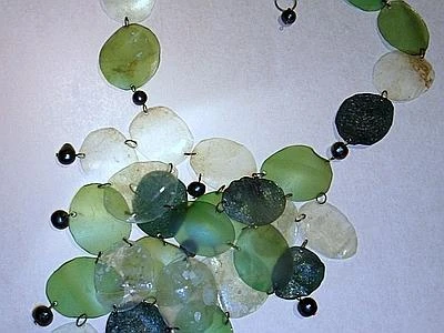 Gioielli dal Pet, così Alterequo ricicla 400 bottiglie al mese