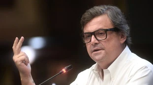 Carlo Calenda insulta Giorgia Meloni: "Identità pecoroneccia. Il suo patriottismo..."