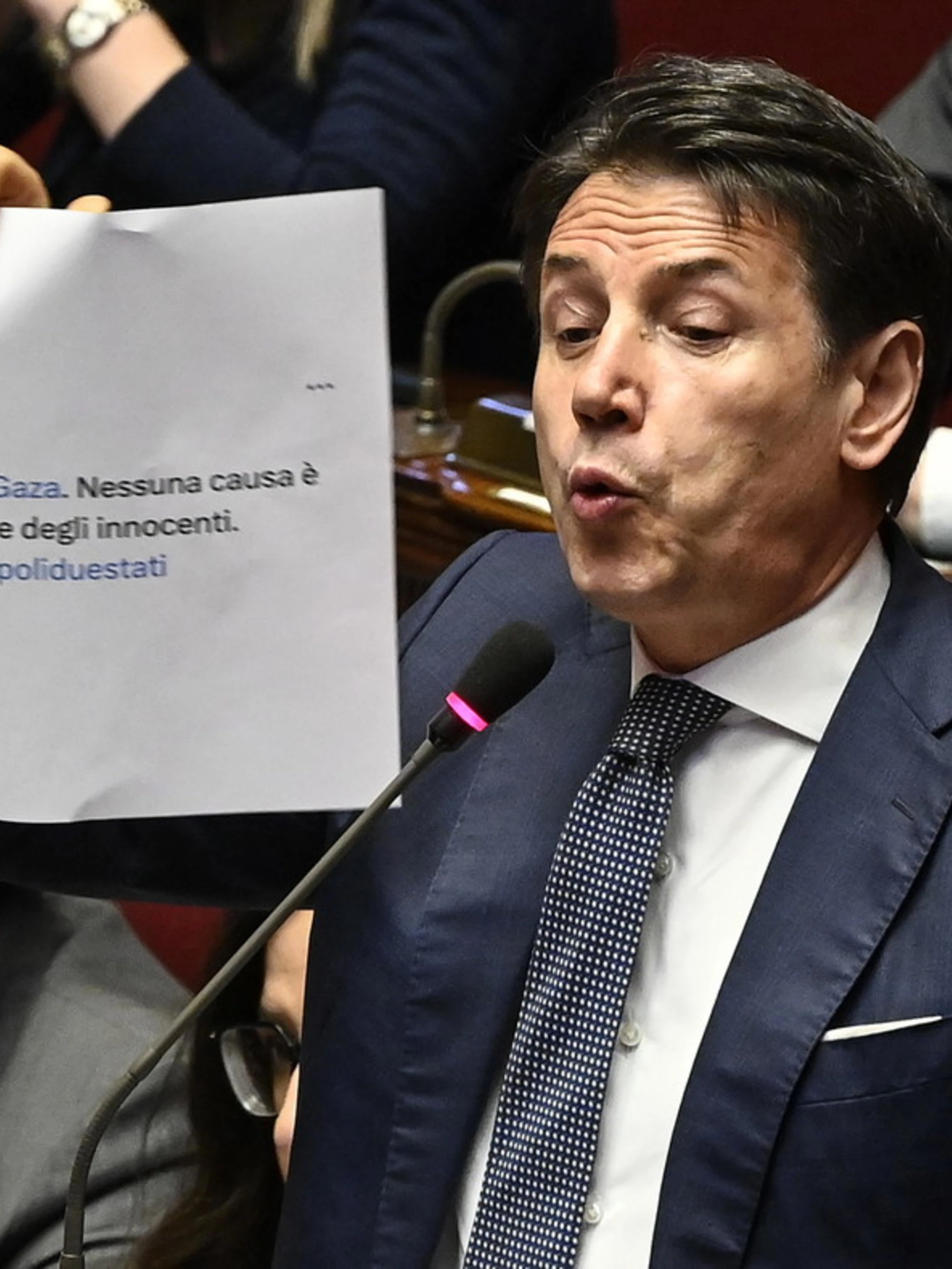 Gaza-show dell'opposizione: "Genocidio siete complici"