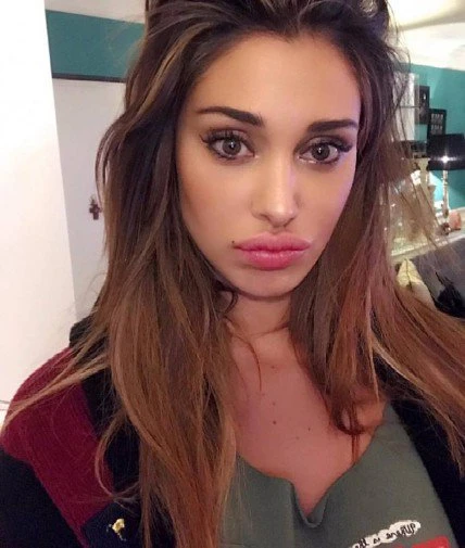 Belen Rodriguez, crollo emotivo il giorno di Natale: "Ho bisogno d'amore"
